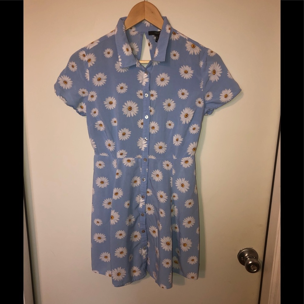 Forever 21 Cute Button Up Daisy Open Back Dress